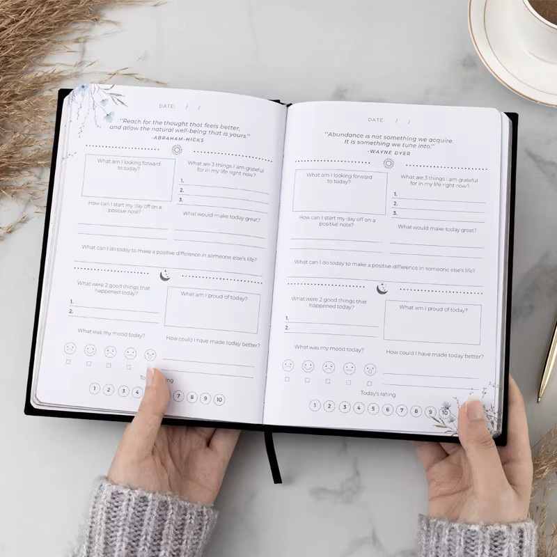 Undatiertes Wellness-Tagebuch mit Leinen Einband und Hardcover in Schwarz und Gold für deine tägliche Meditation - Bild 2