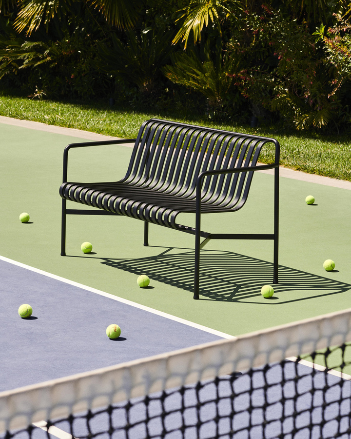 HAY Palissade Dining Bench Gartenbank aus Stahl in Schwarz mit Streifenoptik - Bild 2