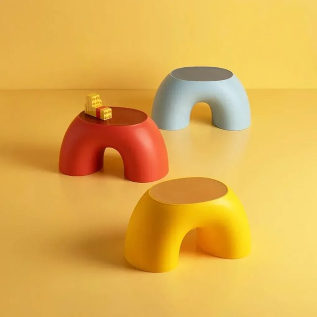 LIUSHADUOLA Regenbogen-Kinderhocker aus Kunststoff in Mehrfarbig und Gelb als Tritthocker und Sitzmöbel für das Kinderzimmer oder Wohnzimmer - Bild 1