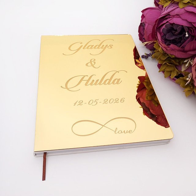Personalisiertes Hochzeits-Gästebuch mit goldener Acrylabdeckung und Hardcover als elegantes Geschenk für Braut und Bräutigam - Bild 1
