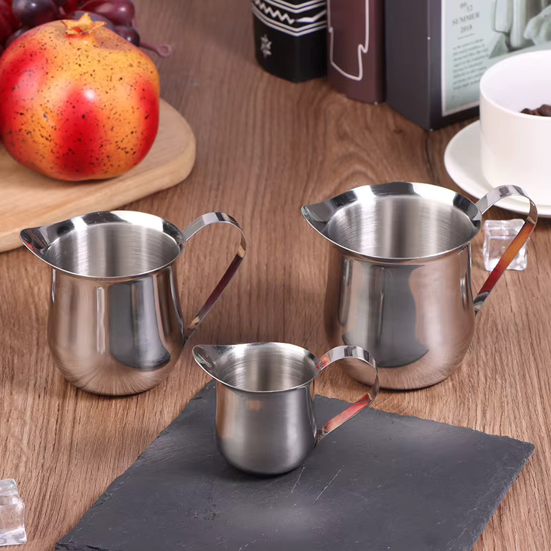 Edelstahl Milchkännchen und Messbecher mit Ausgießer in Silber, 60 ml bis 240 ml - Bild 2