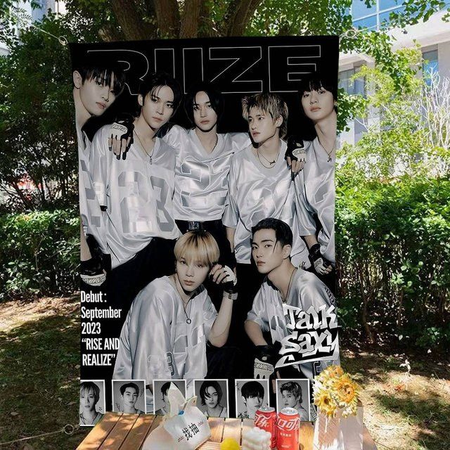 Kpop Band R-RiizeS Cartoon Flagge Wandbehang Multicolor für dein Zimmer und Home Decor - Bild 1