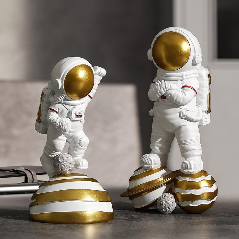 Nordische Astronaut Figur als dekorative Tischornament für Kinderzimmer und Wohnzimmer - Bild 2