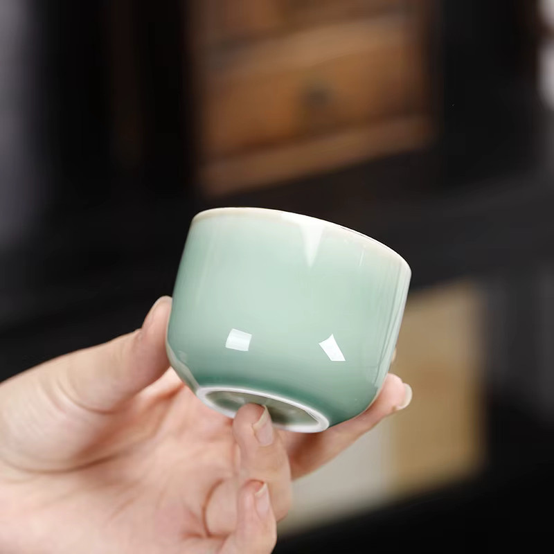 Celadon Glaze Keramik-Teetasse in Grün, japanischer minimalistischer Stil, Master Bowl für Gongfu-Tee - Bild 4