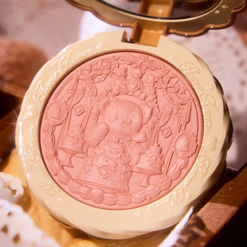 Flower Knows The Sweetie Bear Blush, Seidensatin-Rouge-Puder, Mattes Finish - Bild 3