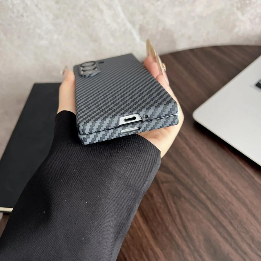 Ultra Slim Magnetische Handyhülle aus Kohlefaser für Samsung Galaxy Z Fold 7 6 5 4 3 in Schwarz mit Anti-Drop Schutz und Bildschirm Vollfolie - Bild 2