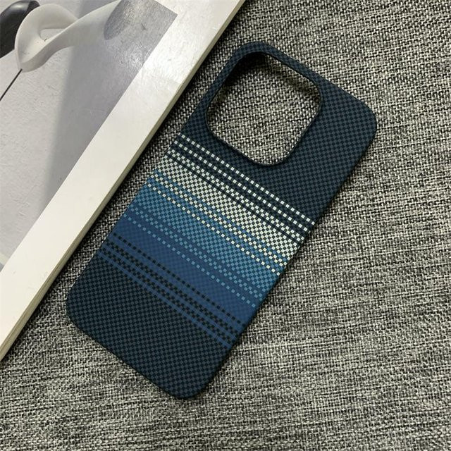 Rahmenlose Handyhülle mit Carbonfaser-Textur für OnePlus 12, 13, ACE, 6T, 5, 3, 2 Pro in Schwarz oder Blau mit Wärmeableitung und mattem Finish - Bild 1
