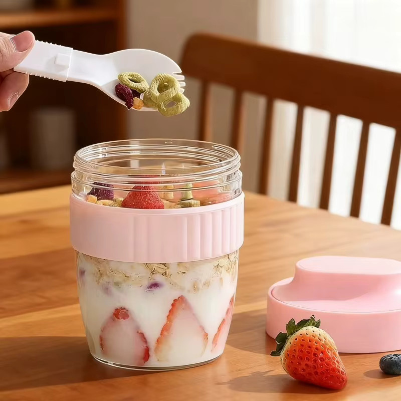 JUSTINLAU Tragbarer Salatbecher aus Kunststoff mit Deckel und Löffel für Frühstück, Obst oder Joghurt, Farbe: Purple, Volumen: 480/570 ml - Bild 2