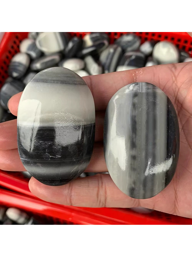 CrystalHola Tai-Chi-Stein Palmenstein in Schwarz und Weiß mit unregelmäßigen Streifen im Boho-Stil als Naturstein für deine Heimdekoration - Bild 5