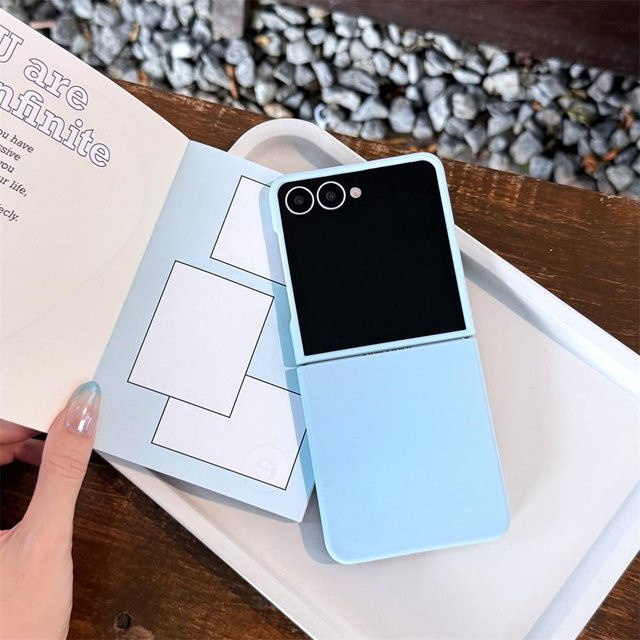 Original Flüssigsilikon Hülle für Samsung Galaxy Z Flip 7 6 5 in Candy Matt Stoßfest und Ultra Dünn - Bild 1