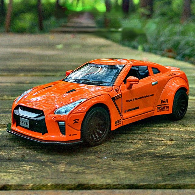 MINI AUTO Nissan GTR Sportwagen Modell, 1:32, Metall, mit Sound und Licht - Bild 1