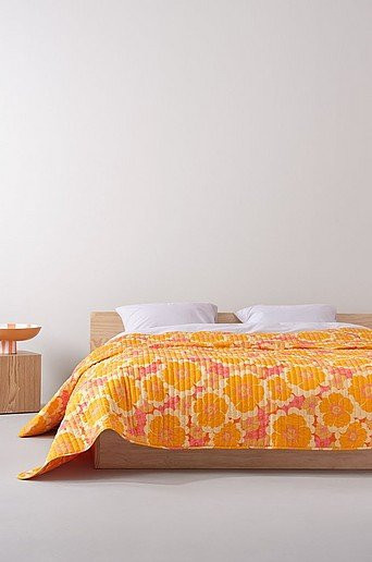 Jotex Tagesdecke FRIDA mit floralem Muster in Gelb und Multicolour, gesteppt aus Bio-Baumwolle - Bild 1