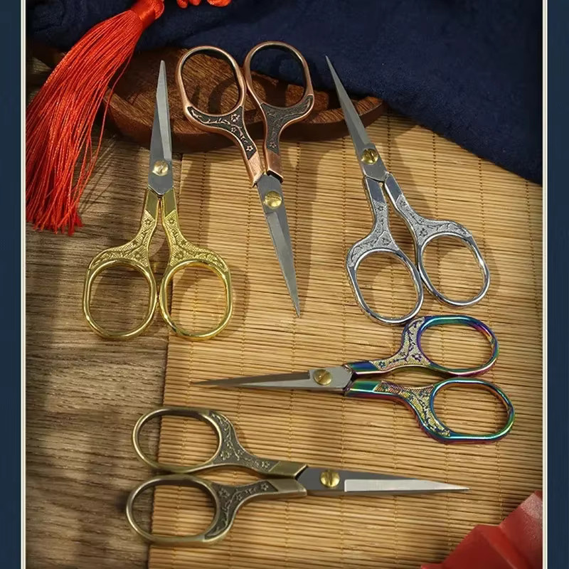 Retro Schneider Schere aus Edelstahl für Stickerei und DIY Nähen in Silber oder Gold - Bild 2