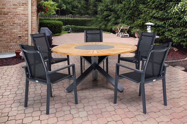 OUTFLEXX Garten-Essgruppe aus Aluminium, Teakholz und Textilene in Anthrazit Matt mit rundem Esstisch Ø 150 cm und 5 Stapelsesseln - Bild 1