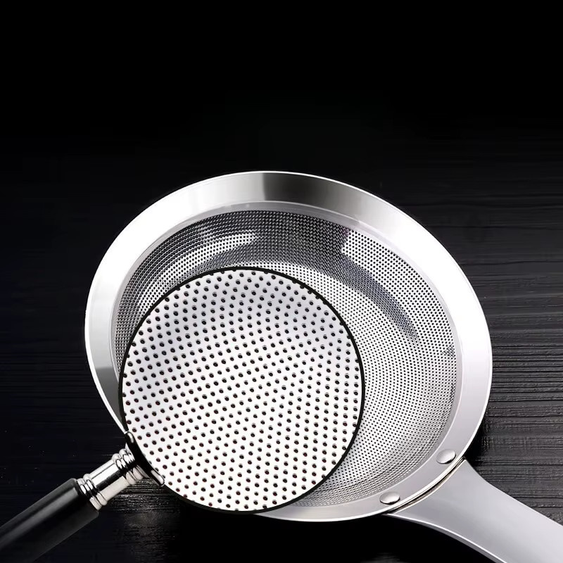 Feines Edelstahl-Sieb in Silber für die Küche zum Sieben von Mehl, Zucker oder Tee - Bild 2