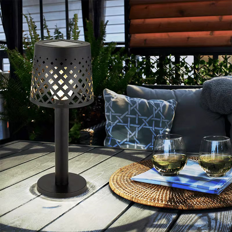 Solar-Außentischlampe in Schwarz mit warmweißem Licht für Terrasse, Garten und Balkon - Bild 5