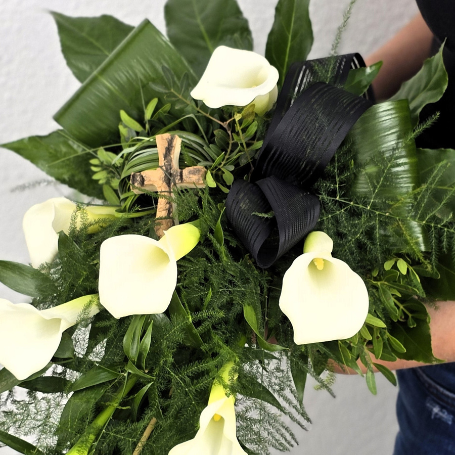 Blumenversand Edelweiß Arrangement Calla Lily Greenery weiß Sympathy and funeral - Bild 2