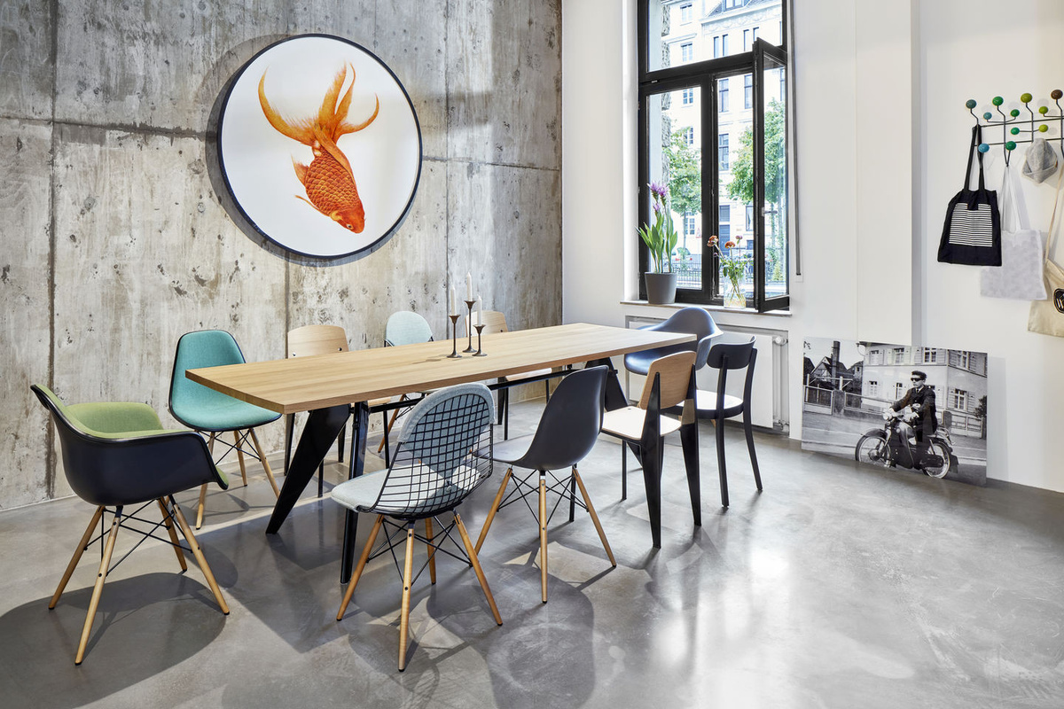 Vitra DSW Eames Plastic Side Chair in Blau aus Kunststoff und Holz mit mattem Finish - Bild 3