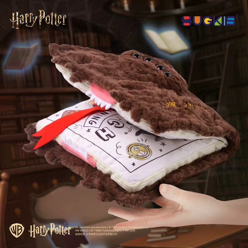 Hugkis Harry Potter Plüschtier, Magisches Schulbuch als Anhänger, Monsterbuch-Kissen - Bild 4