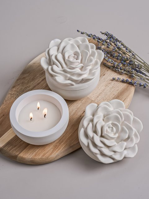 UDOCOOL Kamelie Kerze in Weiß aus Keramik und Stein im floralen Design für die Tischdekoration - Bild 1