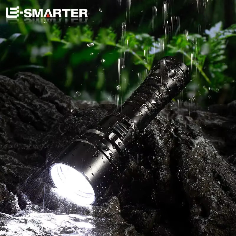 ESMARTER LED-Tauchtaschenlampe in Schwarz mit IP68 Wasserdichtigkeit und wiederaufladbarem 18650-Akku - Bild 5