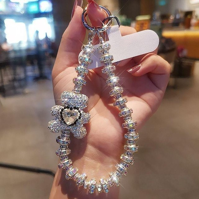 Chose One Strass Bär Anhänger in Grau und Silber als Zubehör für Handgelenkstaschen und Handyhüllen - Bild 1