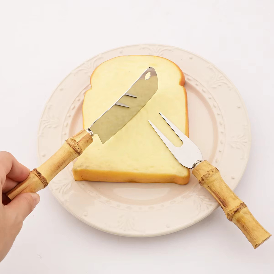 Zoseil Käsebesteck Set aus Edelstahl und Bambus in Silber, bestehend aus Käsehobel, Cutter, Messer, Spachtel und Gabel - Bild 1