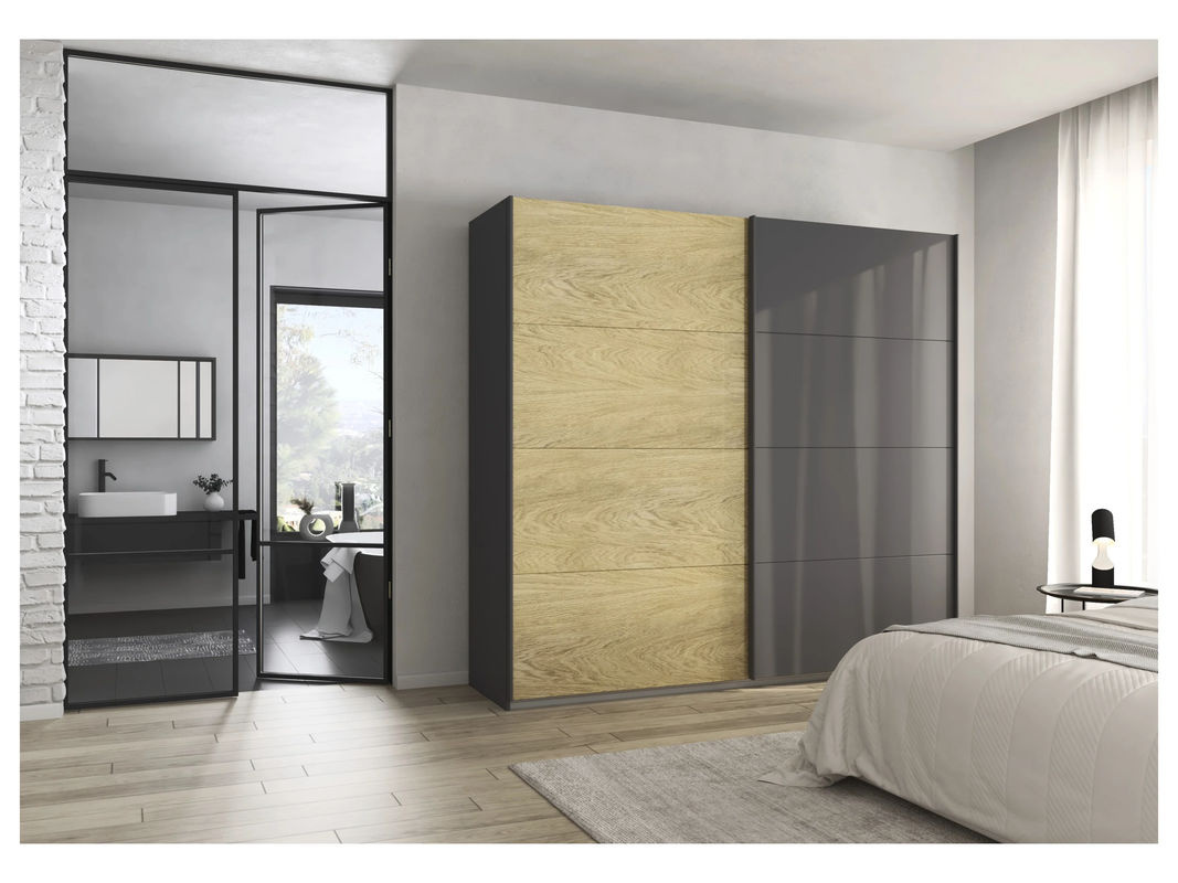 RAUCH Malva-Extra Schwebetürenschrank Eiche Furnier und Grau, Breite: 226 cm, Höhe: 210 cm - Bild 2