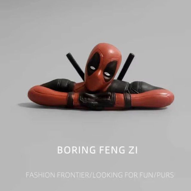 Hot Toys Mini Deadpool Cartoon Figur als dekoratives Desktop-Ornament und Stressabbau-Spielzeug für deinen Arbeitsplatz - Bild 1