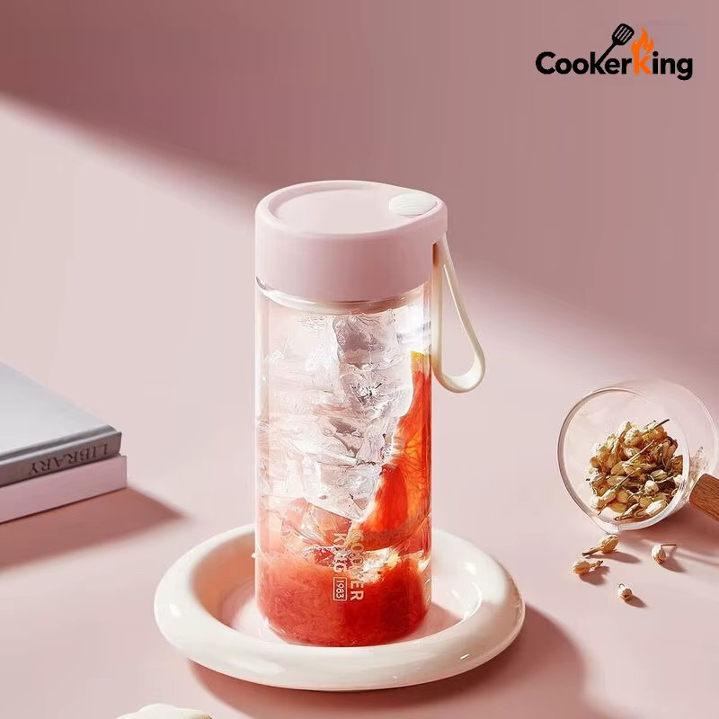 Cooker King Trinkbecher aus Tritan+PP in Blau mit 550 ml Fassungsvermögen und Trageseil für Wandern und Camping - Bild 1