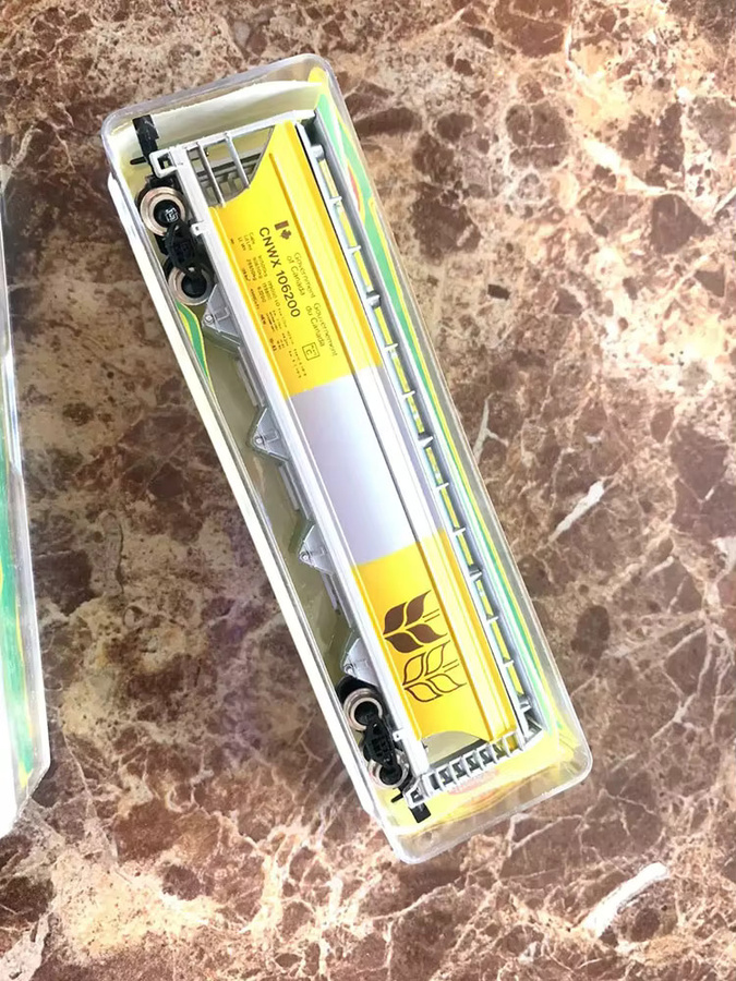 HYINUO Wheat Grain Transporter Train Carriage Model 1/160 Gelb - Bild 3