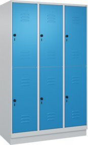 C+P Doppelstock-Spind Classic PLUS mit Sockel, 3 Abteile, Farbe RAL 5012 Lichtblau, B/T/H: 120 x 50 x 195 cm - Bild 1