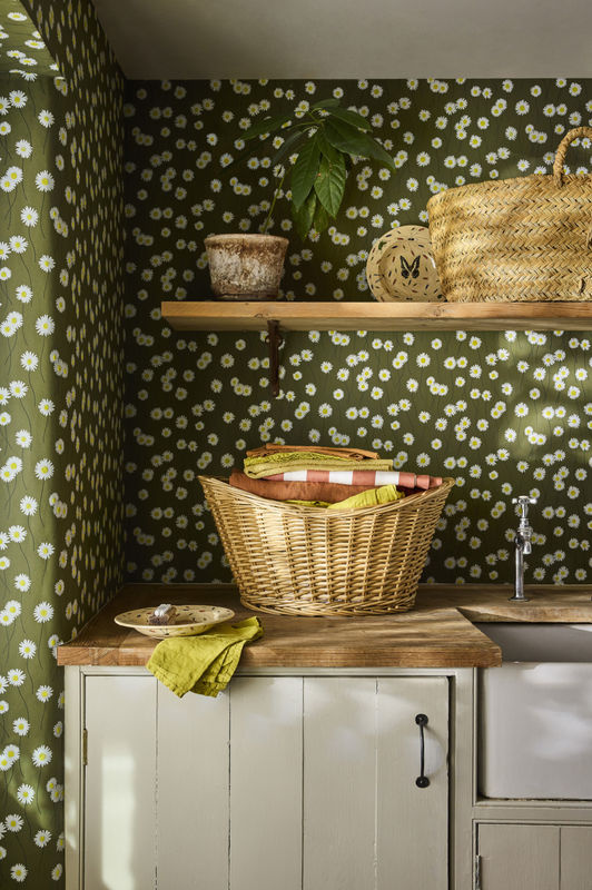 Little Greene Tapete Moon Daisies in Olive mit floralem Botanical-Design - Bild 3