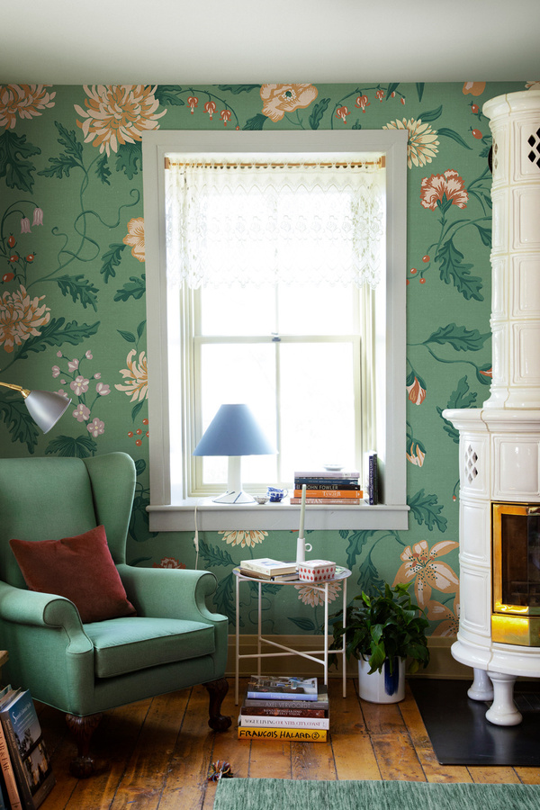 Sandberg Mural Suzanne Tapete mit floralem Muster in Emerald Green und Yellow im skandinavischen Design - Bild 2
