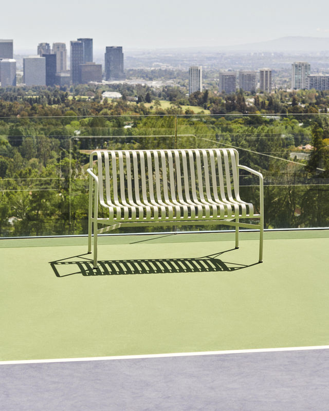 HAY Palissade Dining Bench Gartenbank aus pulverbeschichtetem Stahl in Grau mit Streifenoptik - Bild 2