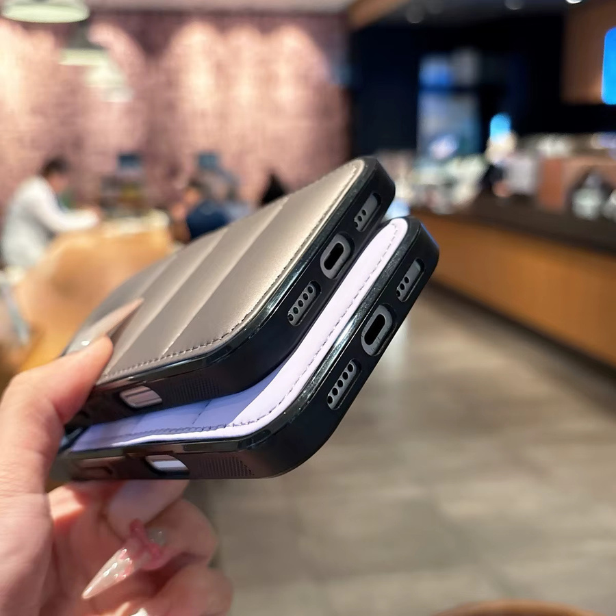 Stoßfeste Puffer-Schutzhülle im Daunenjacke-Design für Apple iPhone 11 bis 16 Pro Max, Multicolor und Silber - Bild 2