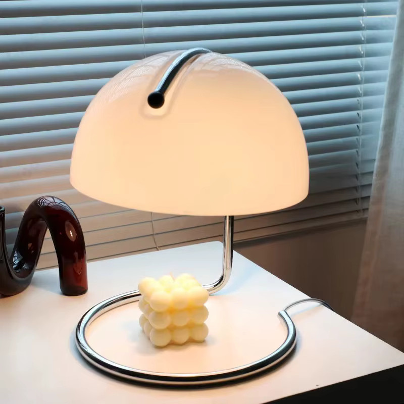 Claeted Bauhaus Tischlampe aus Glas und Metall in Rot für Aromatherapie und Atmosphäre - Bild 3