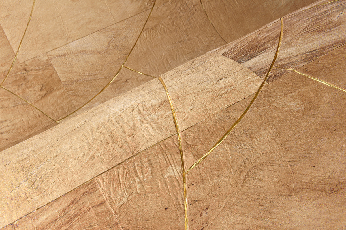 Arte Wallpaper Rubra Golden Natural - Feuchtigkeitsbeständige Tapete in Gold mit abstraktem Natur- und Boho-Design - Bild 2