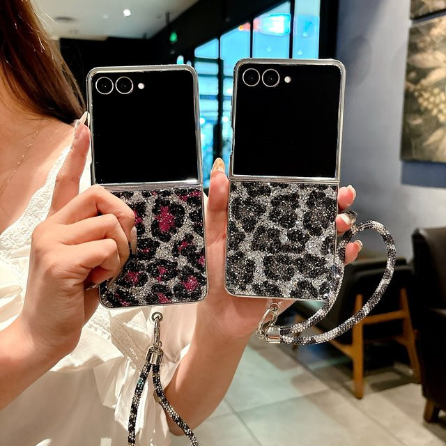 Glitzernde Samsung Galaxy Z Flip 3 4 5 6 7 5G Handyhülle mit Leopardenmuster und Diamant-Effekt in Pink Multicolour - Bild 1