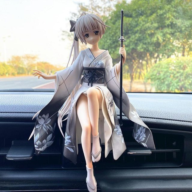 Handgefertigte Anime-Auto-Dekoration von Cozyoutfit für die Mittelkonsole in Weiß - Bild 1