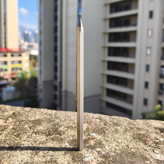 Multifunktionaler EDC-Bleistift aus Titanlegierung von VALYRIAN in Silber - Bild 1