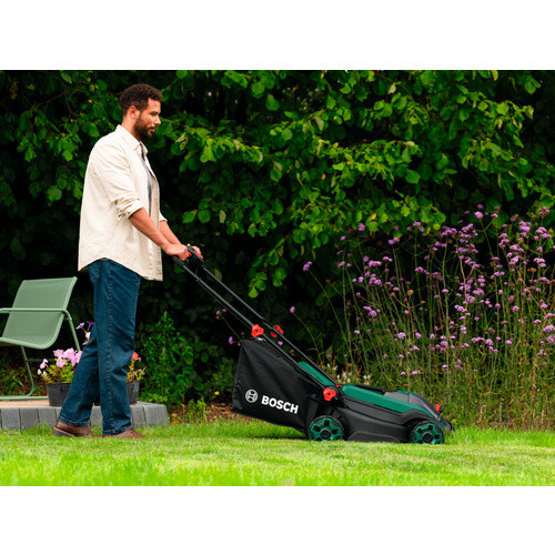 Bosch Akku-Rasenmäher Rotak 18V-38 mit 2x 4,0Ah Akkus und Ladegerät in Grün/Schwarz - Bild 4