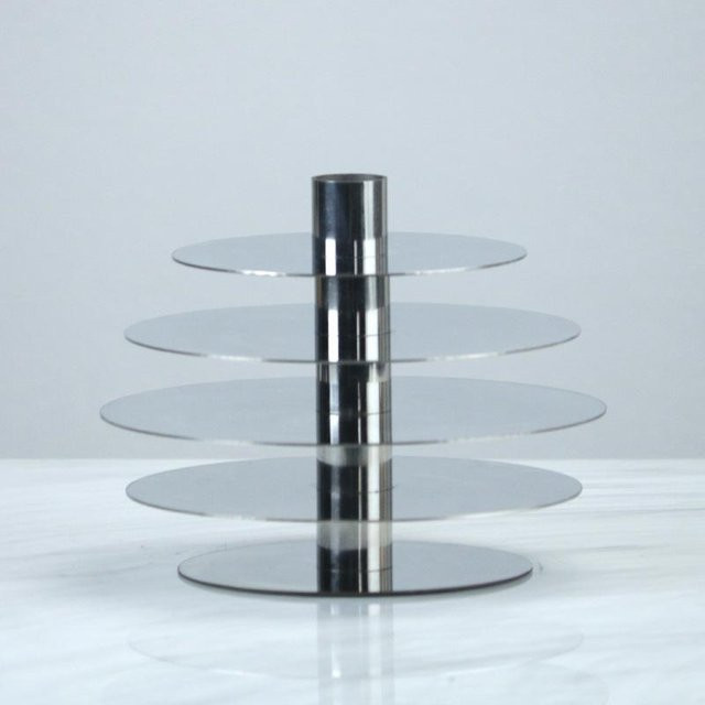 Moderner geometrischer Kerzenständer aus Metall in Silber und Grau für Wohnzimmer und Arbeitszimmer - Bild 1