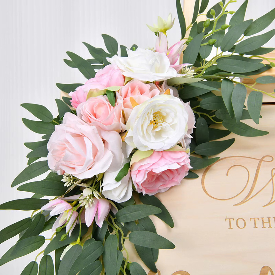 Handgefertigter floraler Hochzeitsbogen mit weißen Rosen von TureCloser zur Dekoration für Hochzeiten und Partys im Innen- und Außenbereich - Bild 2