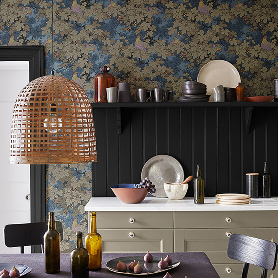 Little Greene Tapete Vine Bleu in Blau und Beige mit floralem Vintage-Botanical-Design als Vlies-Rolle - Bild 1