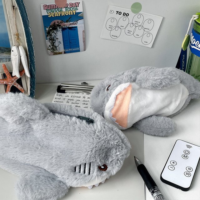 Plüsch Schreibwaren Etui in Hai-Design, graue Kosmetik- und Stiftebox mit großem Fassungsvermögen - Bild 1