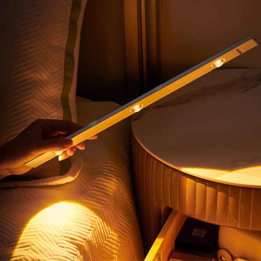 GGBEE LED-Küchen-Unterschrankleuchte mit Bewegungsmelder, USB wiederaufladbare Lichtleiste in Weiß für Küche und Schlafzimmer - Bild 2