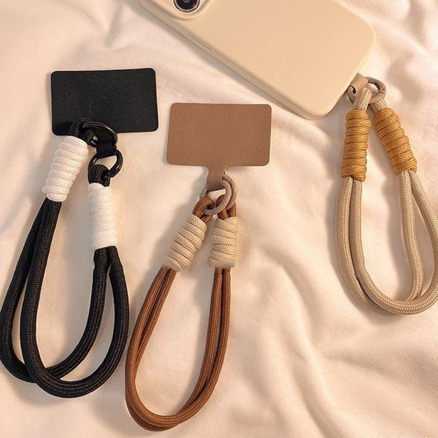 Handgefertigtes geflochtenes Handy-Lanyard für iPhone 17 Pro Max in Pink, kurzes Handgelenkband als Anti-Verlust-Anhänger und Hängegurt - Bild 1