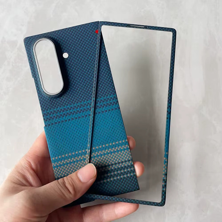 Ultradünne magnetische Aramid-Kohlefaser Schutzhülle für Samsung Galaxy Z Fold 7 und Z Fold 6 in Blau mit MagSafe-Kompatibilität - Bild 2