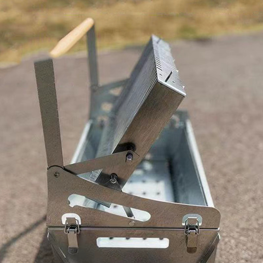 Tragbarer Holzkohle-Tischgrill aus Edelstahl in Silber mit 360-Grad-Drehung, B/T/H: 40,0 x 39,0 x 28,0 cm - Bild 3